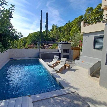 Apartments Belic With Pool Jelsa  Exterior photo
