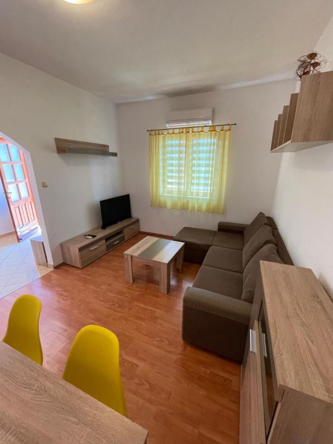Apartments Belic With Pool Jelsa  Exterior photo