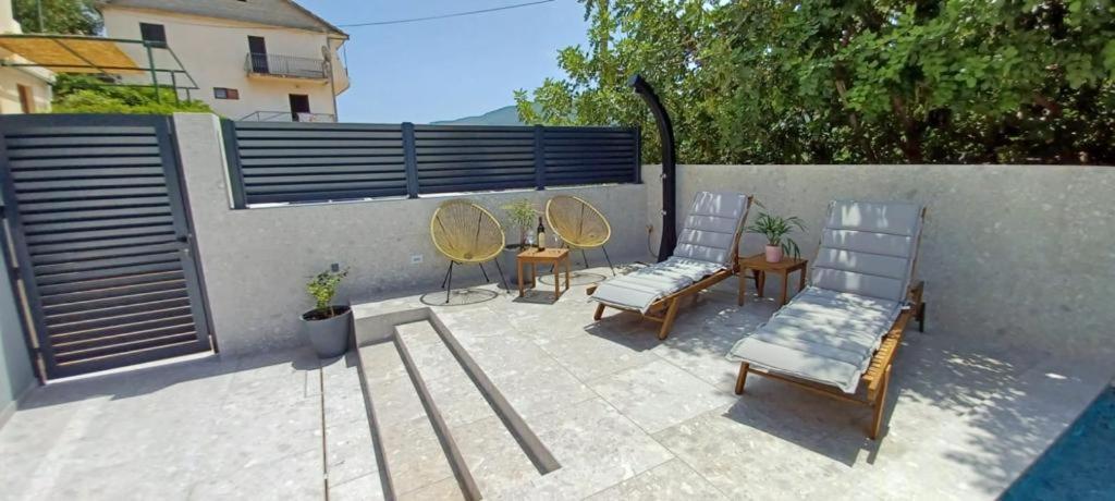 Apartments Belic With Pool Jelsa  Exterior photo
