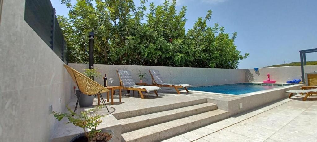 Apartments Belic With Pool Jelsa  Exterior photo