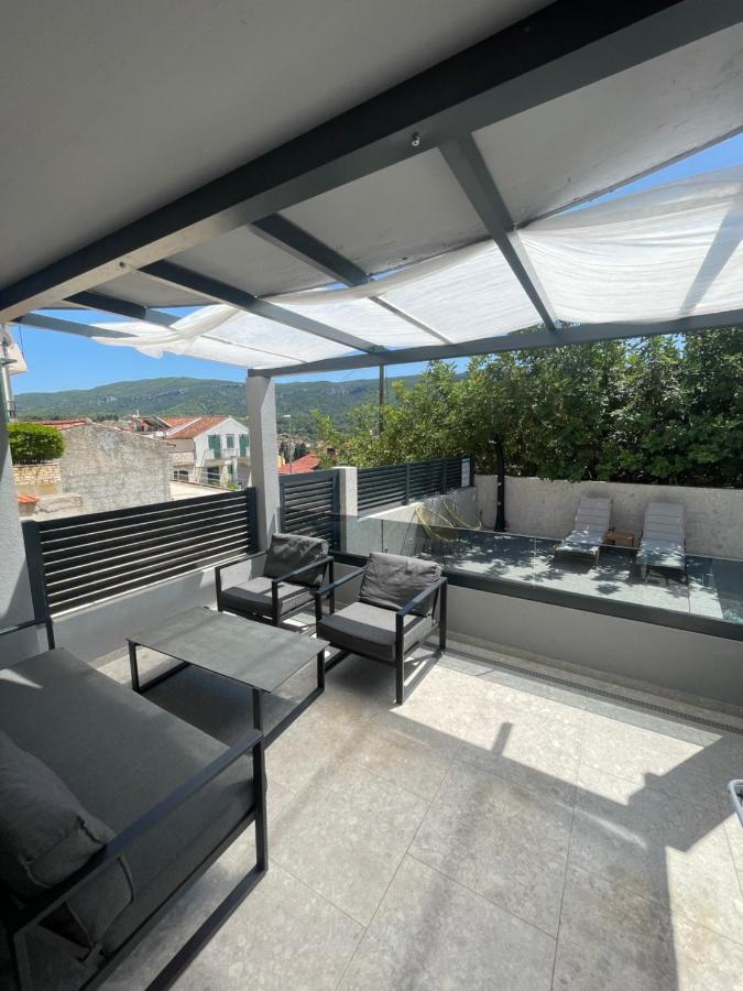 Apartments Belic With Pool Jelsa  Exterior photo