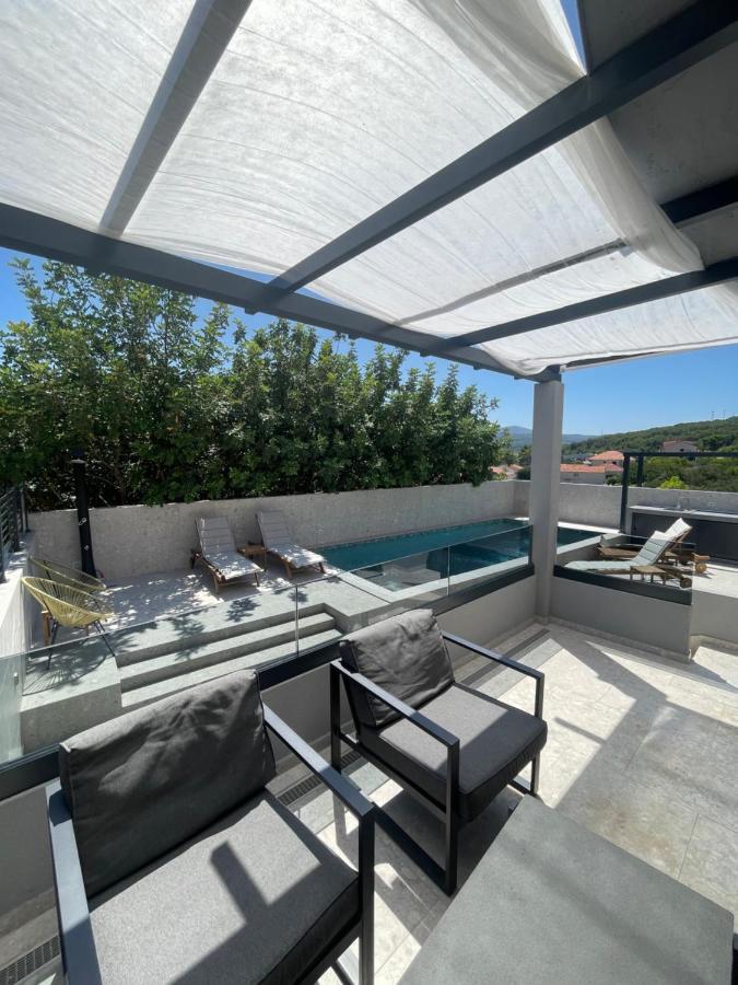 Apartments Belic With Pool Jelsa  Exterior photo