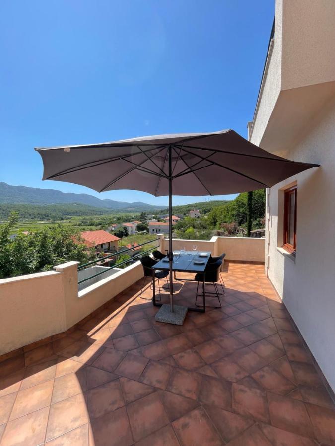 Apartments Belic With Pool Jelsa  Exterior photo