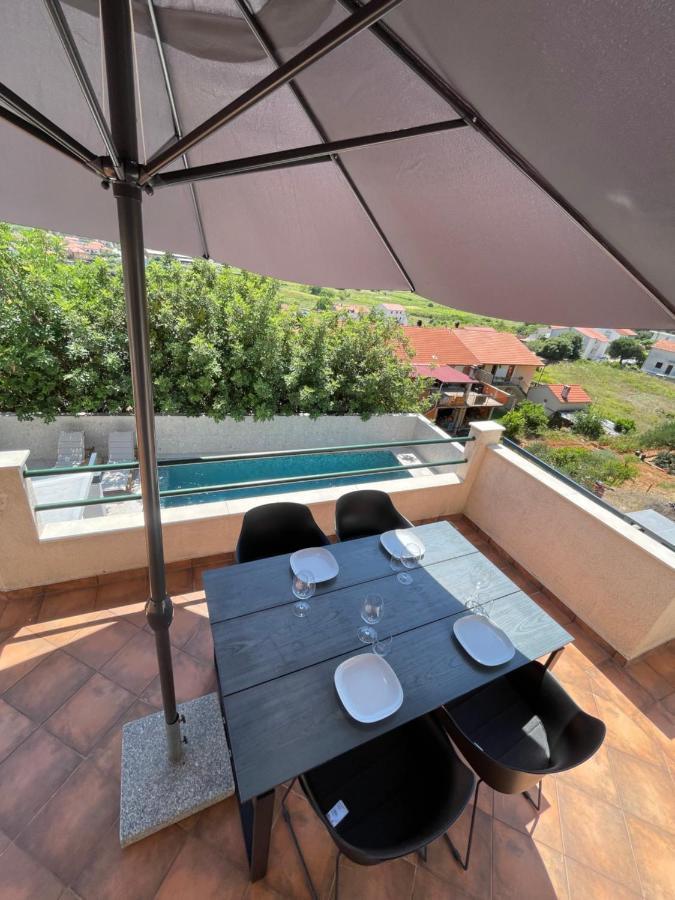 Apartments Belic With Pool Jelsa  Exterior photo