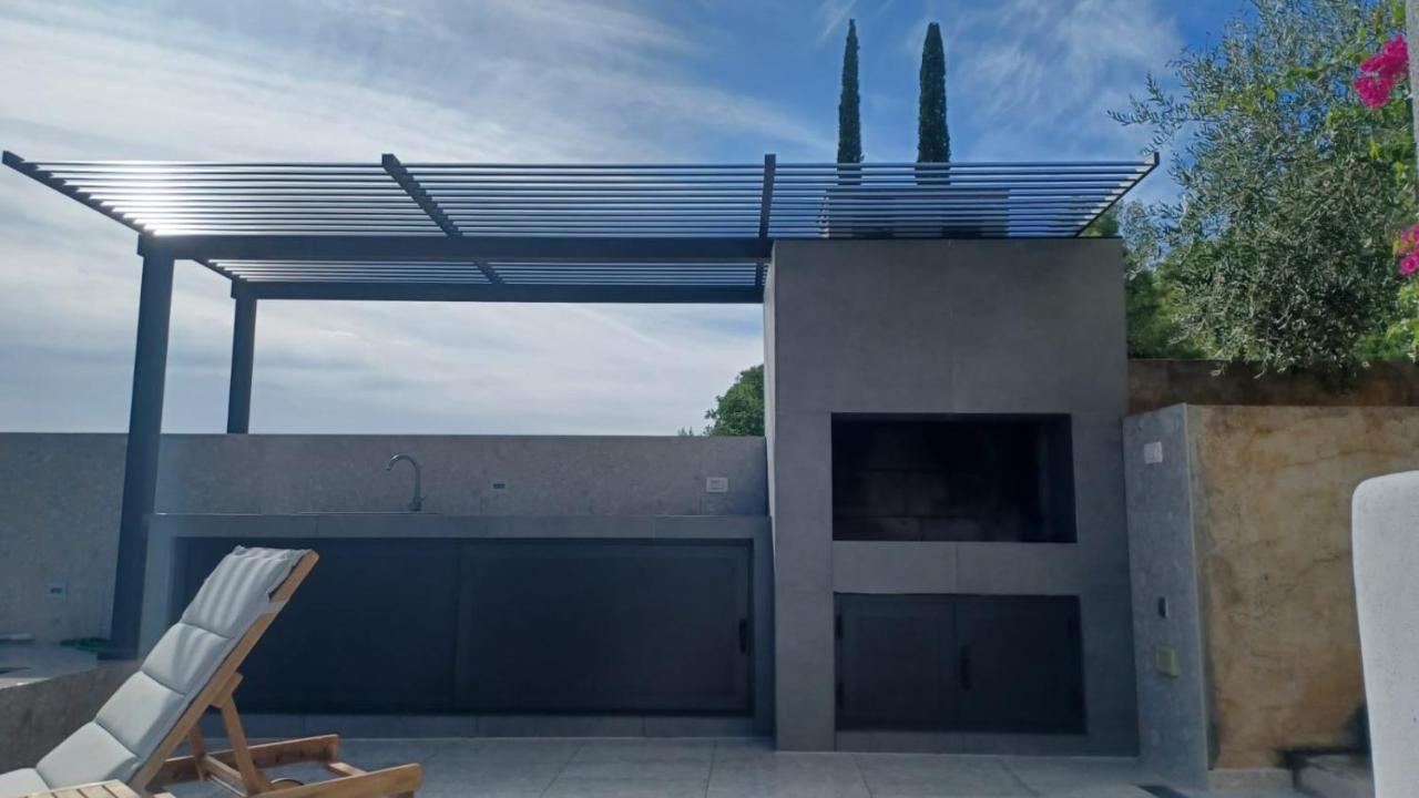 Apartments Belic With Pool Jelsa  Exterior photo