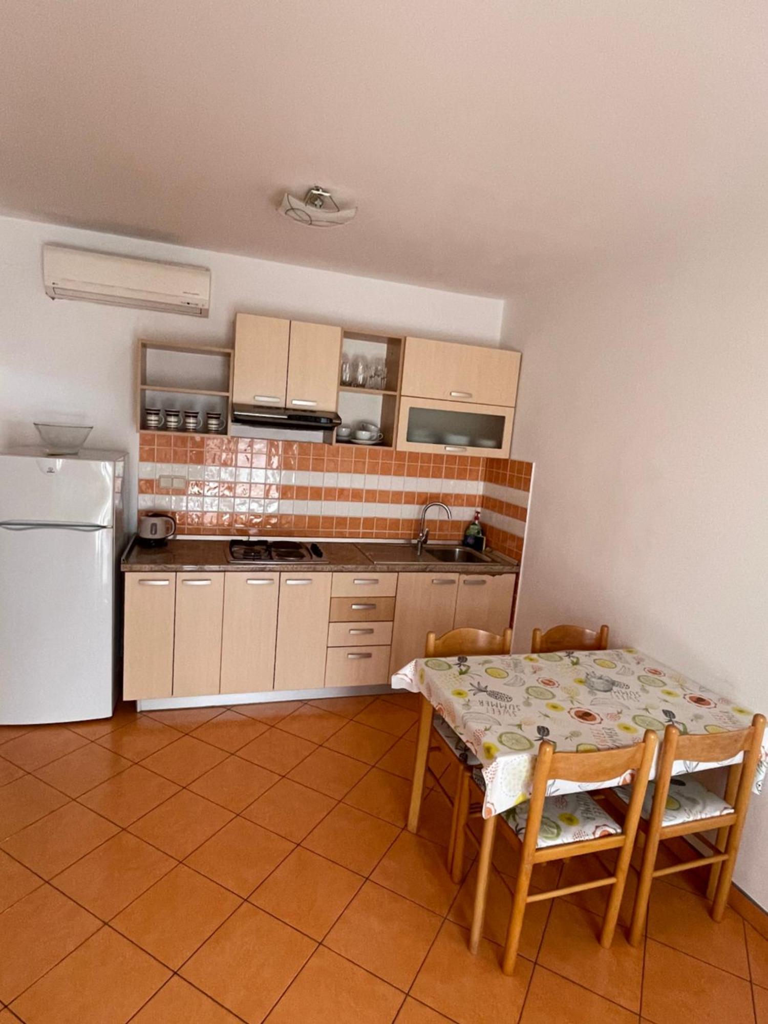 Apartments Belic With Pool Jelsa  Exterior photo