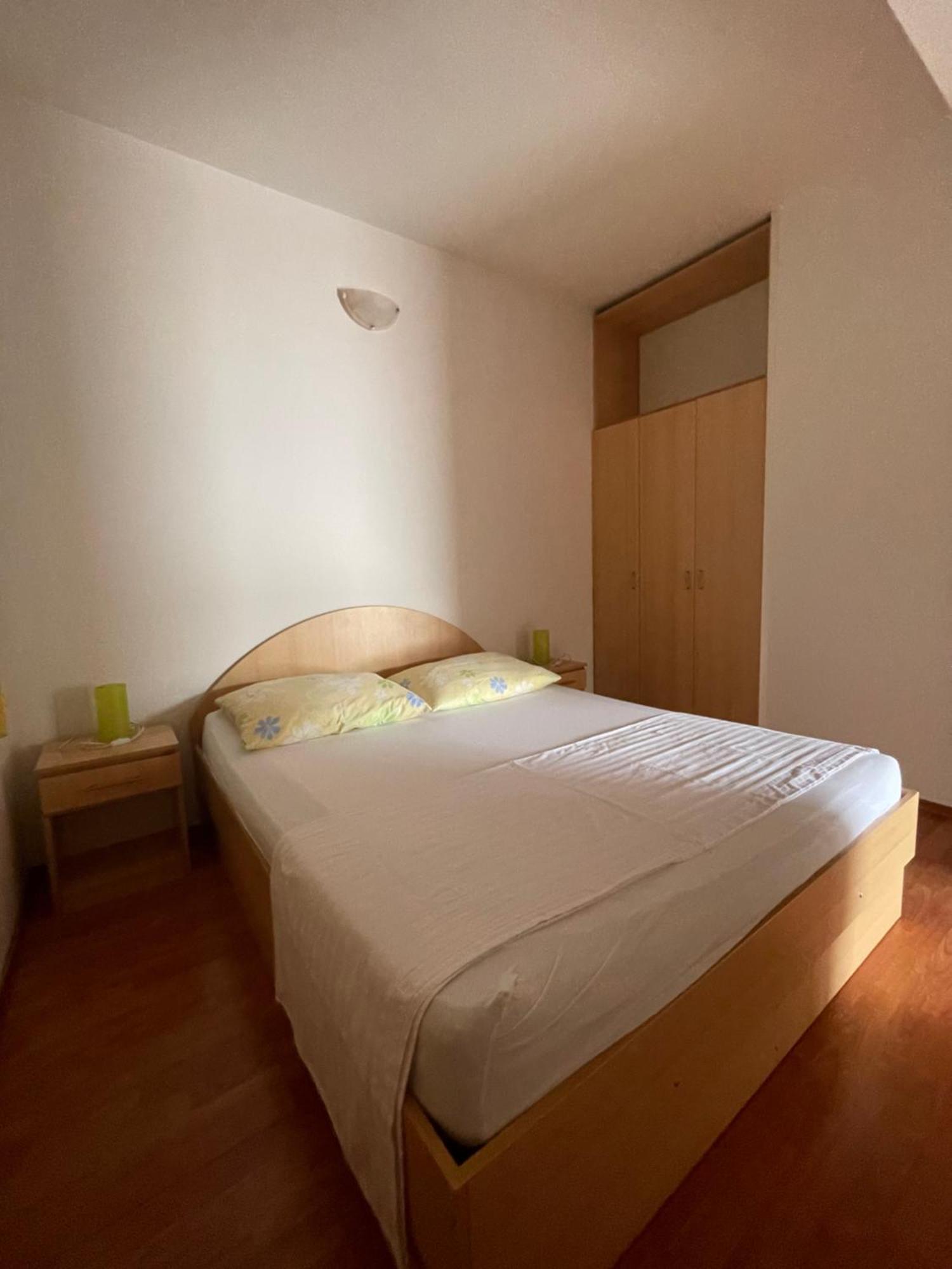Apartments Belic With Pool Jelsa  Exterior photo
