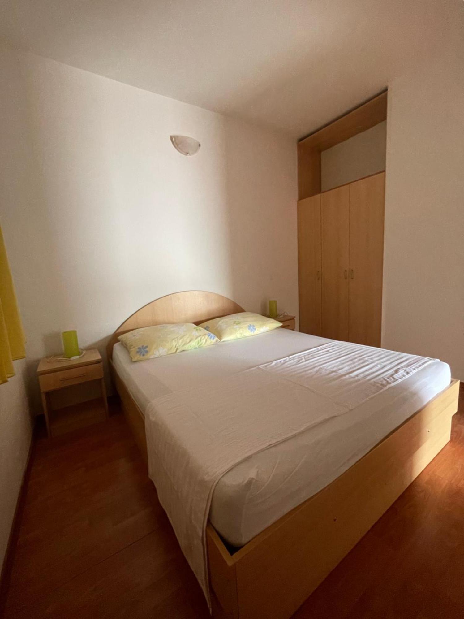 Apartments Belic With Pool Jelsa  Exterior photo